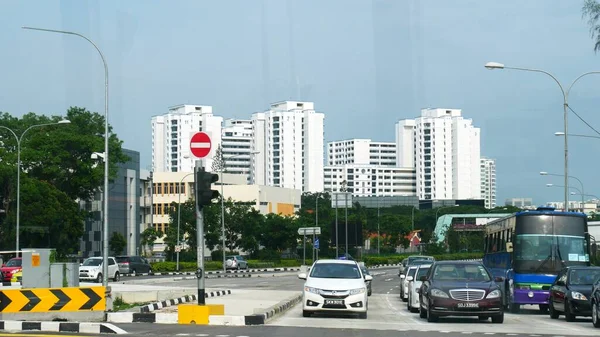 Singapur Singapur März 2016 Straßenfoto Mit Fahrzeugen Die Einer Kreuzung — Stockfoto