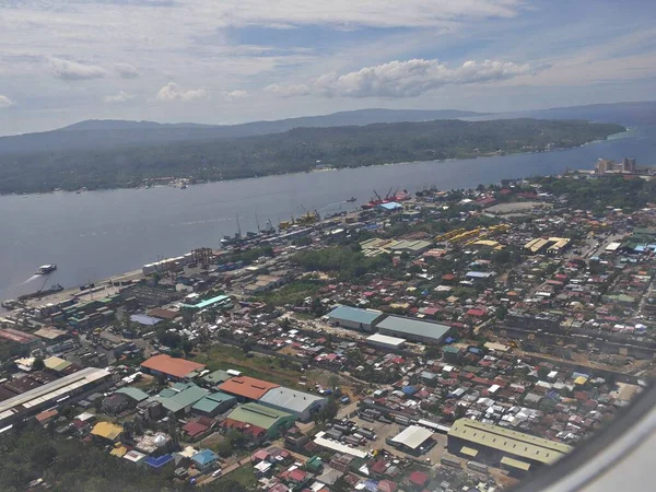 Вид Воздуха Приближающийся Международному Аэропорту Давао Острова Самал Вдалеке — стоковое фото