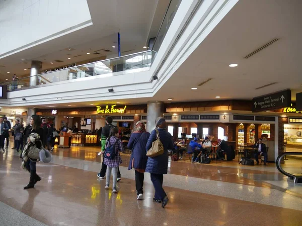 Denver Colorado Mars 2018 Passagers Marchant Intérieur Aéroport International Denver — Photo