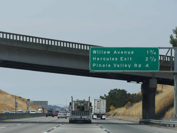 San Francisco Kalifornia 2018 Július Irányjelző Táblák Willow Avenue Hercules — Stock Fotó