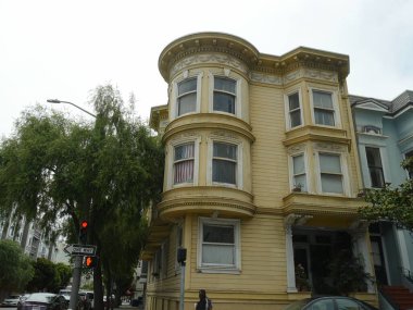 San Francisco, Kaliforniya-Temmuz 2018: San Francisco 'da sokaklar boyunca antika binalar.
