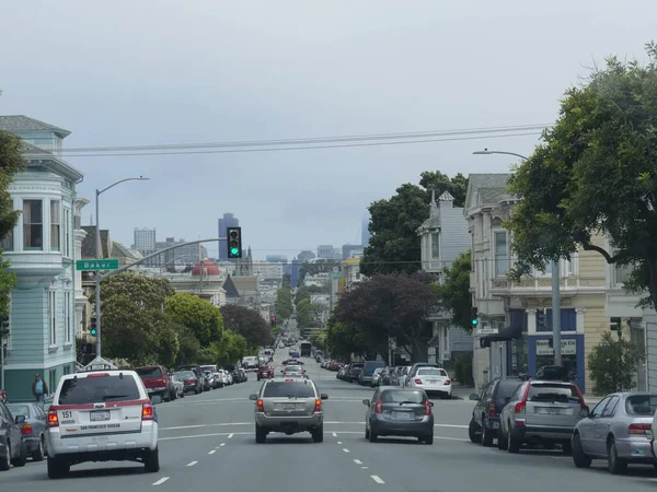 San Francisco Kalifornien Juli 2018 San Francisco Skyskrapor Med Bilar — Stockfoto