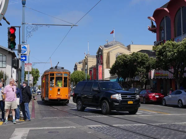 San Francisco California Julio 2018 Tranvía Amarillo Viaja Ferrocarril Calle —  Fotos de Stock