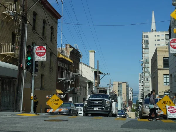 São Francisco Califórnia Julho 2018 Sidestreet Movimentado Com Sinais Aviso — Fotografia de Stock