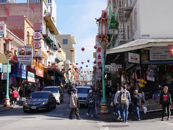 San Francisco California July 2018 Busy Street Chinatown Shoppers Walk — стокове фото