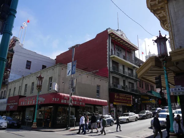 San Francisco California July 2018 People Cross Street Buildings Stores — 스톡 사진