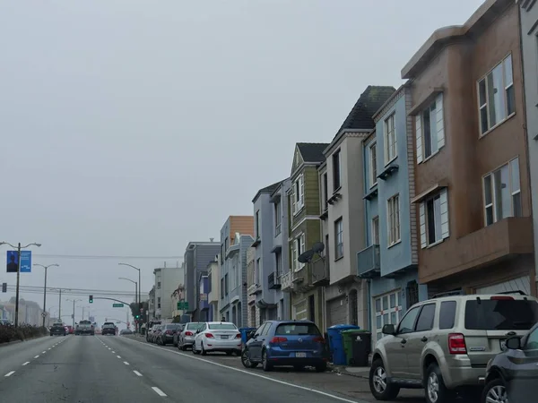 San Francisco California July 2018 Σειρά Πολυκατοικιών Αυτοκίνητα Στην Άκρη — Φωτογραφία Αρχείου