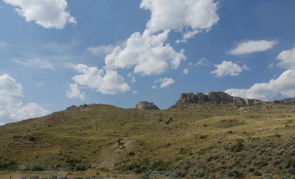 Amplias Vistas Ladera Montaña Con Formaciones Rocosas Pico Wyoming — Foto de Stock