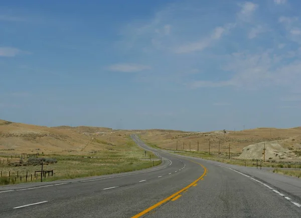 Wyoming Ovaları Vadileri Boyunca Dolambaçlı Bir Yol — Stok fotoğraf