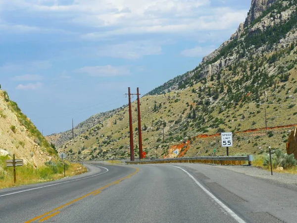 Wyoming Uzun Tüneli Buffalo Bill Baraj Tüneline Yaklaşan Kaldırımlı Yol — Stok fotoğraf