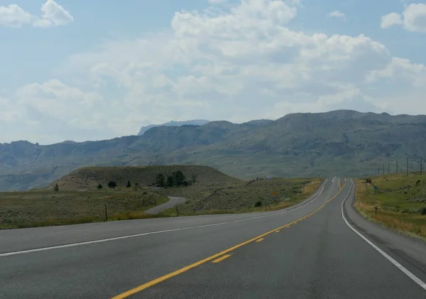 Carreteras Pavimentadas Paisaje Una Vuelta Coche Wyoming Amplio Tiro — Foto de Stock