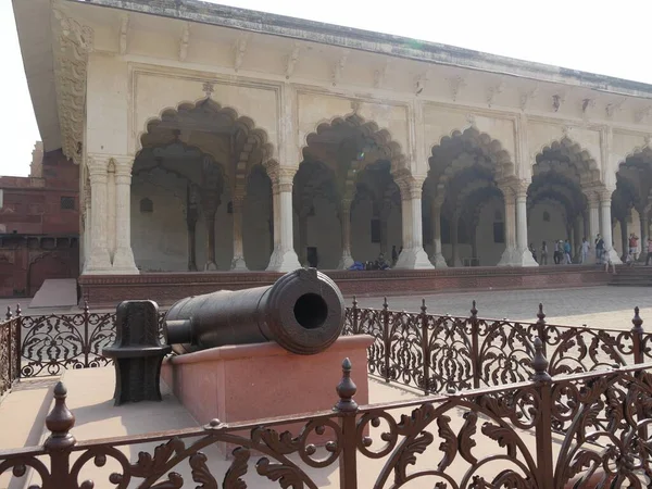 Agra India Marzo 2018 Arquitectura Con Antiguo Cañón Exhibido Dentro —  Fotos de Stock