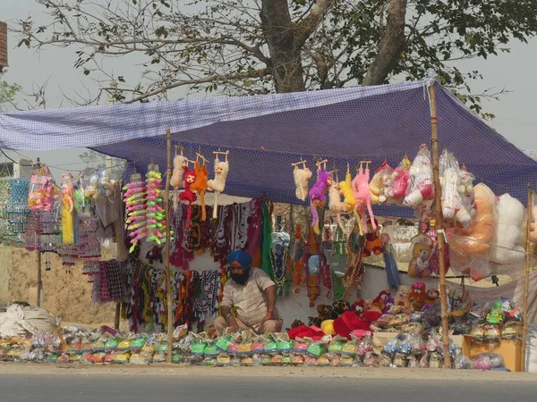 Mathura Uttar Pradesh India Marzo 2018 Vendedor Vende Artículos Novedosos — Foto de Stock