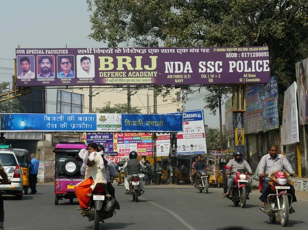 Mathura Uttar Pradesh Indie Marzec 2018 Wielkie Billboardy Znaki Kierunkowe — Zdjęcie stockowe