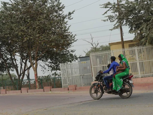 Agra Uttar Pradesh India Marzo 2018 Una Sola Motocicleta Circula — Foto de Stock