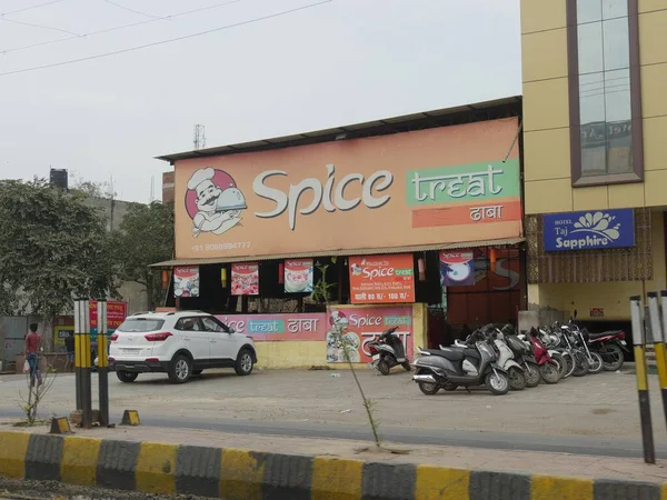 Agra Uttar Pradesh India Marzo 2018 Facade Spice Restaurant Motorcycles — Foto de Stock