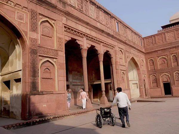 Agra Uttar Pradesh Índia Março 2018 Visitantes Dentro Forte Agra — Fotografia de Stock