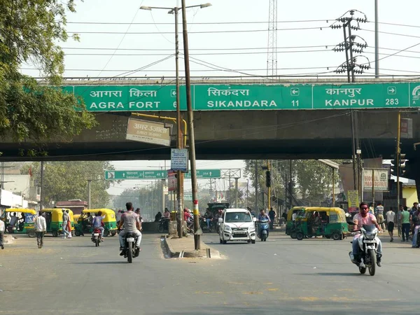 Agra Uttar Pradesh India Marzo 2018 Señales Direccionales Carretera Con — Foto de Stock