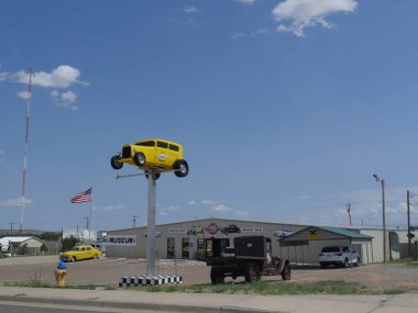 Santa Rosa, New Mexico - Ağustos 2018: Santa Rosa, New Mexico 'daki Route 66 Otomobil Müzesi' nin cephesi..