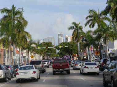 Miami, Florida, Aralık 2018 Miami 'de arabalı bir caddeyi kapatın..