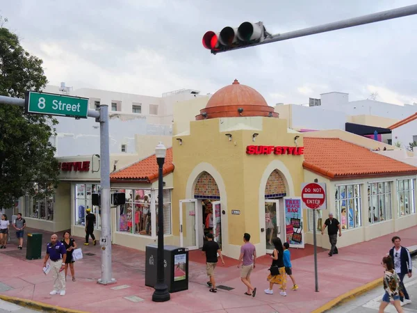 Miami Florida Diciembre 2018 Gente Caminando Por Las Calles Una — Foto de Stock