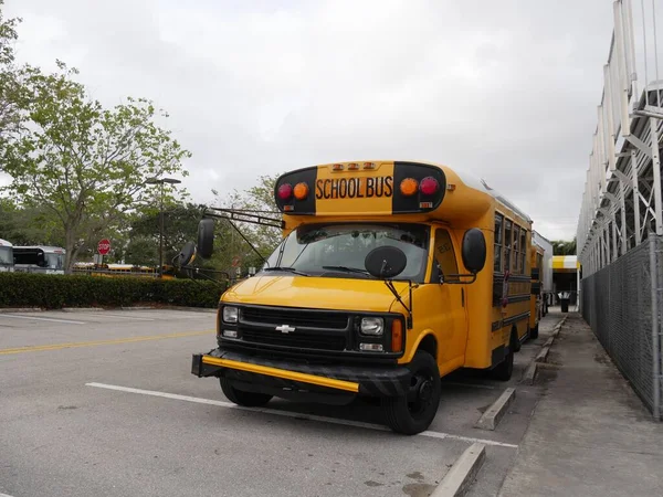 Fort Lauderdale Miami Diciembre 2018 Autobús Escuela Amarilla Estacionamiento Una —  Fotos de Stock