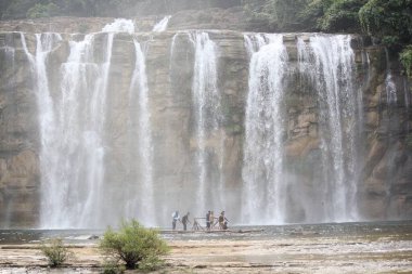 Surigao del Sur, Filipinler- Ağustos 2014: Tinuy-an Şelalesi, Surigao del Sur 'da popüler bir yerdir..
