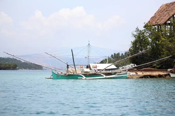 2014年8月 フィリピンのスリガオ スール Surigao Del Sur 島に停泊中の漁船 — ストック写真