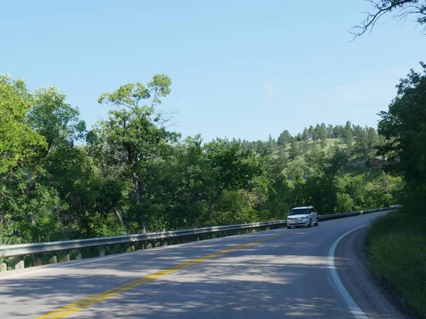 Custer City Jižní Dakota Červenec 2018 Auto Cestuje Klikaté Silnici — Stock fotografie