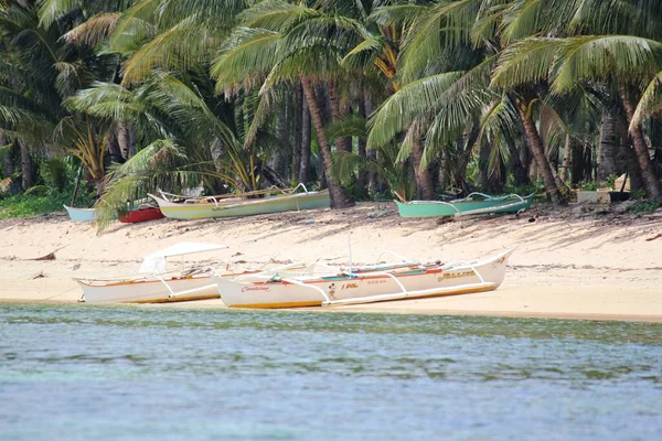 Surigao Del Sur Filipinas Agosto 2014 Barcos Outrigger Atracados Costa — Fotografia de Stock