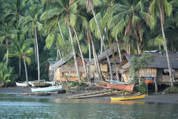 フィリピン スリガオ スール2014年8月 スリガオ スールのカラスカル川沿いの漁村 — ストック写真