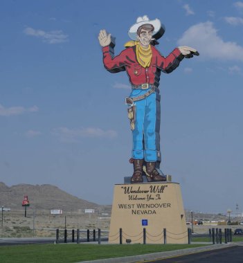 Wendover, Nevada- Temmuz 2018: Wendover Batı Wendover, Nevada 'da neon kovboy olacak.