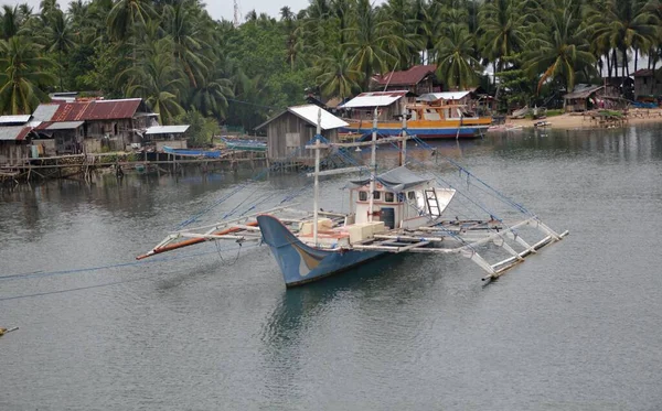 Surigao Del Sur Filipinas Agosto 2014 Barco Pesquero Está Amarrado — Foto de Stock