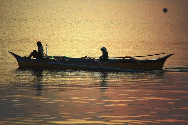 Surigao Del Sur Philippines Août 2014 Des Pêcheurs Montent Bord — Photo