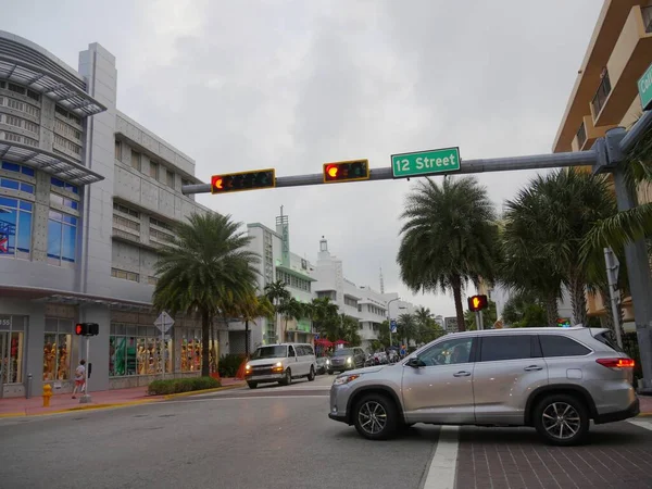 Miami Florida Aralık 2018 Miami Cadde Bir Araba Kaldırıma Yanaştı — Stok fotoğraf