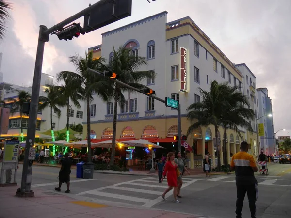 Miami Florida December 2018 Facade Hotel Victor People Walk Ocean — 스톡 사진