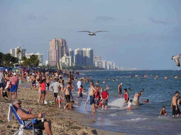 Fort Lauderdale Miami Diciembre 2018 Medio Cerca Playa Con Multitud — Foto de Stock