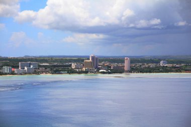 Tumon 'un Guam, ABD' deki Two Lover 's Point' ten görünen sahili..