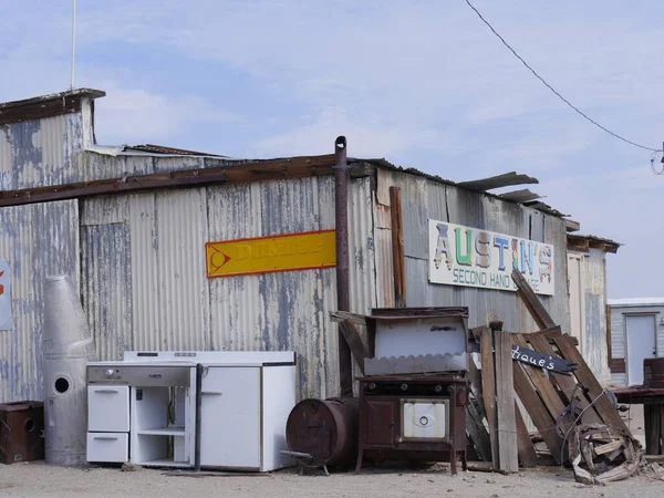 Randsburg Kalifornia Lipiec 2018 Szeroki Widok Boku Budynku Garażu Używanego — Zdjęcie stockowe