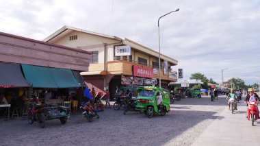 Tagum City, Filipinler- Mart 2016: Tagum City 'deki kamu pazarında sokak manzarası.