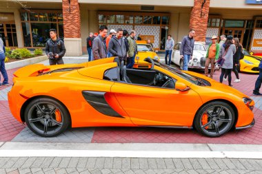 Redmond, Wa - 29 Nisan 2017: Redmond şehir merkezi egzotik otomobil 