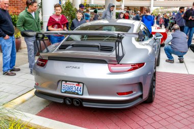 Redmond, Wa - 29 Nisan 2017: Redmond şehir merkezi egzotik otomobil 