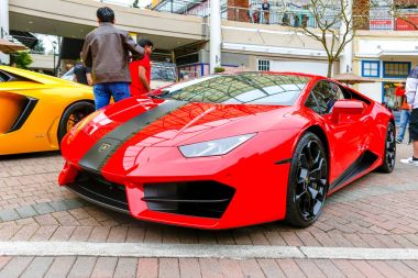 Redmond, Wa - 29 Nisan 2017: Redmond şehir merkezi egzotik otomobil 