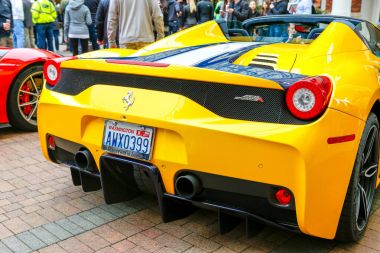 Redmond, Wa - 29 Nisan 2017: Redmond şehir merkezi egzotik otomobil 