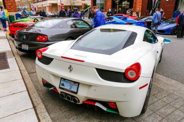 Redmond, Wa - 29 Nisan 2017: Redmond şehir merkezi egzotik otomobil 