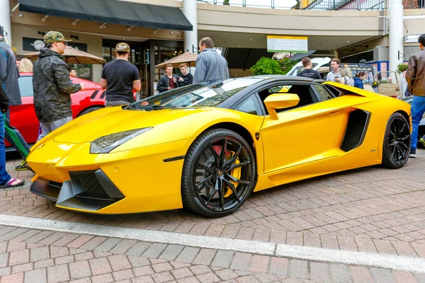 REDMOND, WA - 29 de abril de 2017: Exotic car show no Redmond Town Center — Fotografia de Stock