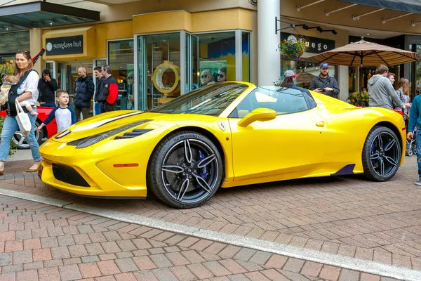 REDMOND, WA - APRIL 29, 2017: Exotic car show at Redmond Town Center — Stock Photo, Image