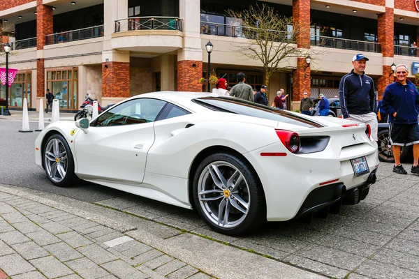 REDMOND, WA - 29 DE ABRIL DE 2017: Exótica exposición de automóviles en Redmond Town Center — Foto de Stock