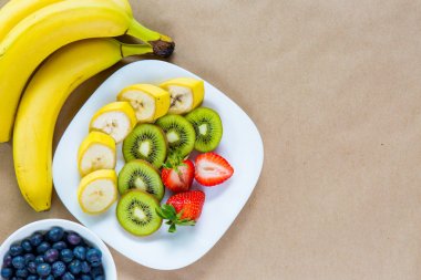 İştah açıcı taze meyve tabağı