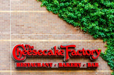 Seattle, Wa - 8 Nisan 2017: Cheesecake Factory Restoran işareti